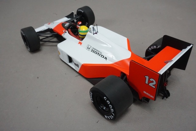 1/18 ミニチャンプス 540881812 マクラーレン ホンダ MP4 1988