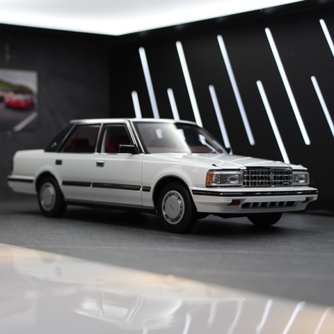 予約 8250611W-1 XiaoGuang MODEL 1/18 トヨタ クラウン MS122