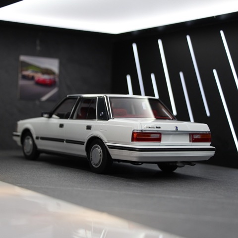 予約 8250611W-1 XiaoGuang MODEL 1/18 トヨタ クラウン MS122