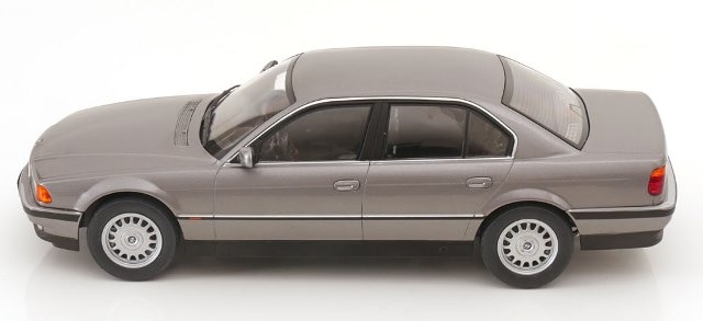 新品 KKDC180367 KK scale 1/18 BMW 740i E38 1st シリーズ 1994