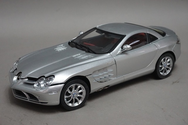 ミニカー 1/18 メルセデスベンツ SLR マクラーレン ロードスター