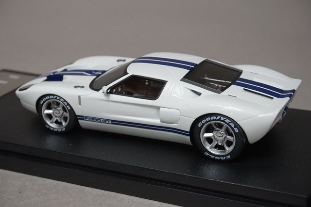 特価 MINICHAMPS (1/43) フォード GT 1/43 MINICHAMPS Ford GT , 2004 , diamond white blue stripe