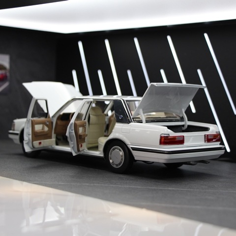 予約 8250611W-2 XiaoGuang MODEL 1/18 トヨタ クラウン MS122