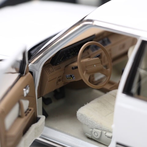 1/18  X1 ディーラー品　ミニカー　ホワイト　内装ブラウン 1/18 BMW X1 ディーラー品 ミニカー ホワイト 内装ブラウン 【公式通販】