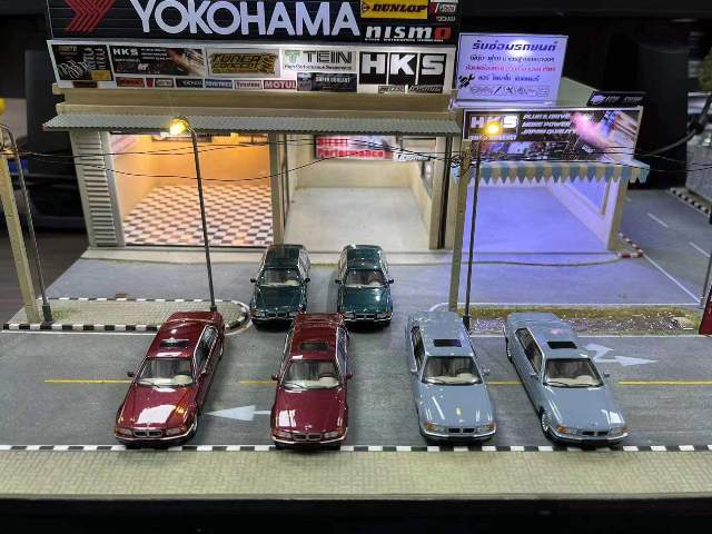 新品特価 DCM 1/64 BMW E38 7-Series Later version: cherry red 限定