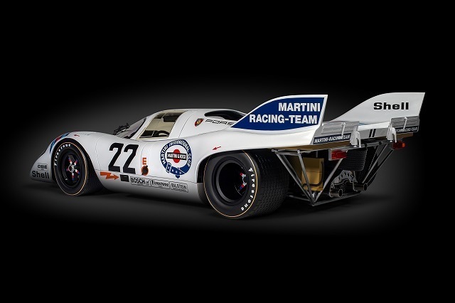 希少 リモワ×ポルシェ MARTINI RACING アメニティキット