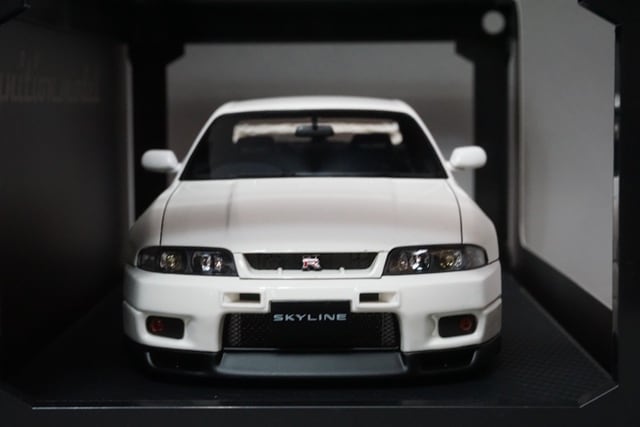 1/18 ˥åǥ IG1310  饤 GT-R (R33) V-spec White