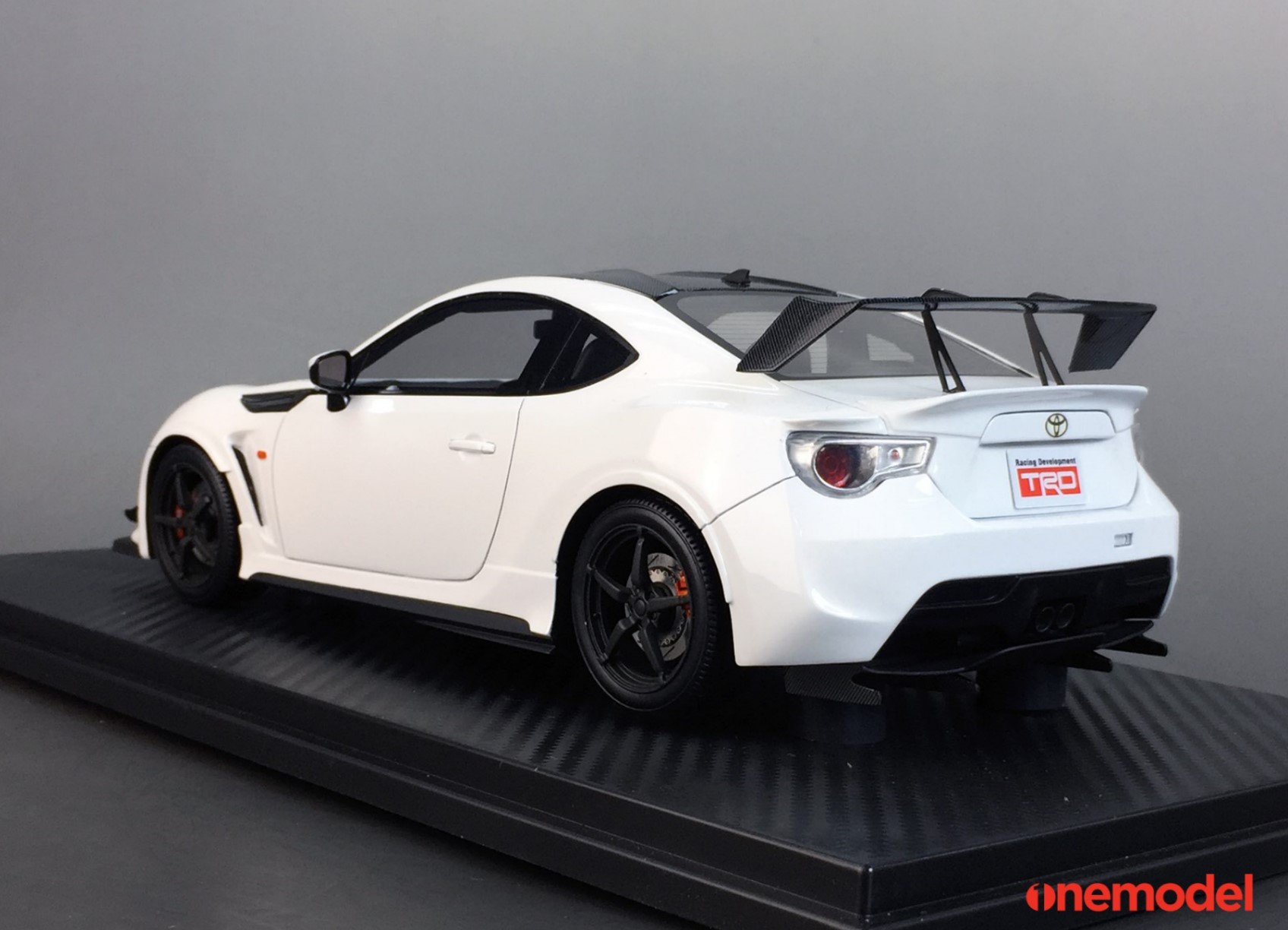 新品19B09-01 onemodel 1/18 トヨタ TRD 86 14R60 ホワイト (Limited