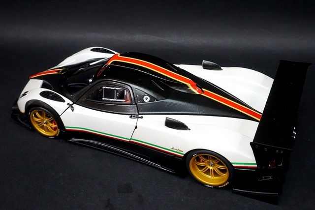 Pagani Zonda R ミニカー 1/18 オートアート　絶版品 Pagani Zonda R ミニカー 1/18 オートアート 絶版品 AUTOart 1