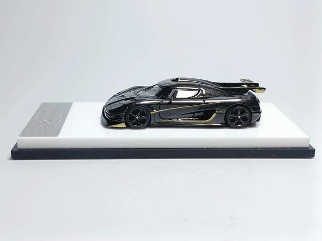 TimeTop 1/64 ケーニグセグ One:1   Pink Strips 1/64 Koenigsegg ONE:1 Carbon Fiber Color with Pink Stripes