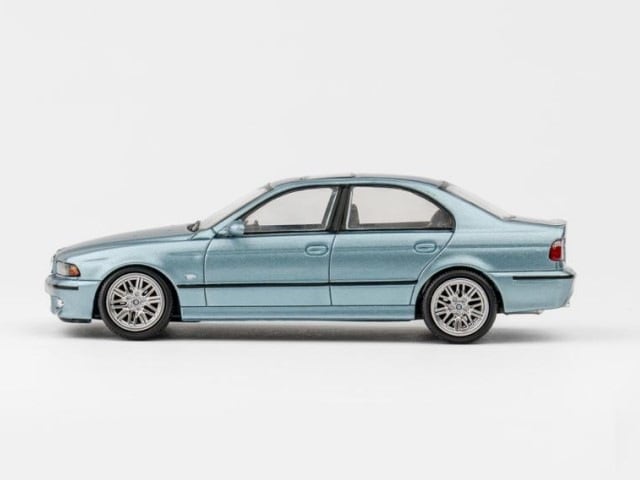 新品 DCM 1/64 BMW M5 E39 ボンネット開閉 Blue, Boost Gear