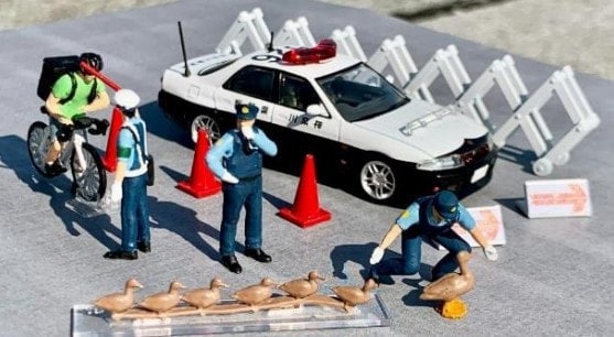 新品 トミーテック ジオコレ64 #カースナップ16a 警察 321590