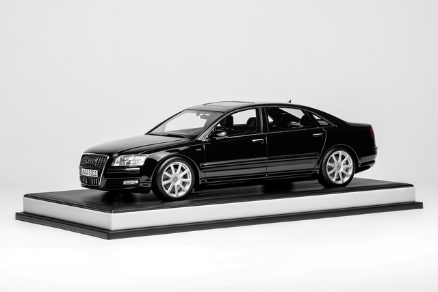 Audi A8 ミニカー 1/43 ブラック ケース付き Audi A8 Black 1:43 400011801 MINICHAMPS diecast model car