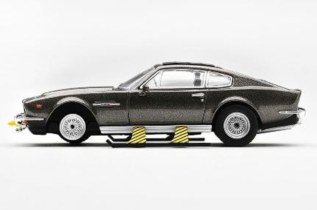 予約 MGT00922-007J TSM MINI-GT 1/64 アストンマーティン V8