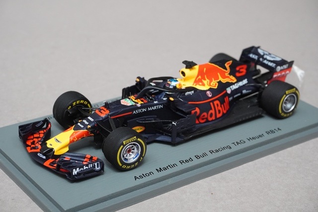 1/43 スパーク S6058 アストンマーティン レッドブルレーシング タグ