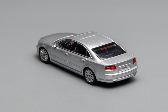 新品 M68204 モーターヘリックス 1/64 アウディ Audi A8 (D3) 2008