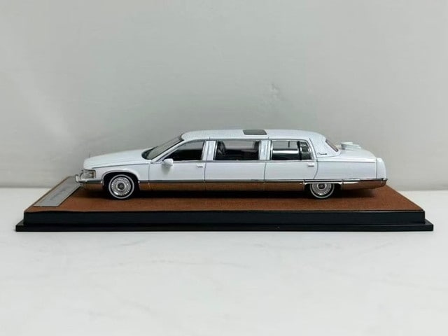 新品 XiaoGuang Model 1/64 キャデラック フリーウッド リムジン