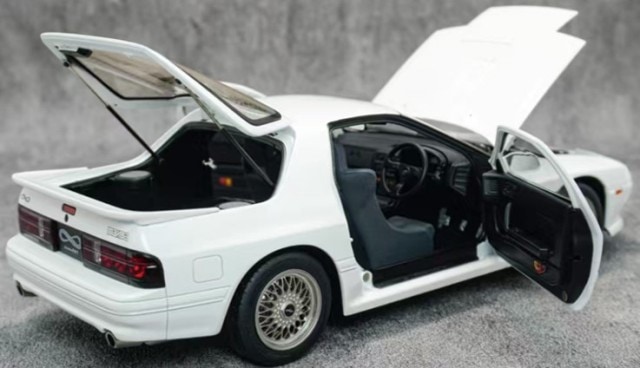 WHELART製 1/18 マツダ サバンナ RX-7 FC3 1990 WHELART 1/18 マツダ サバンナ RX-7 FC3S INFINI 頭文字D 高橋