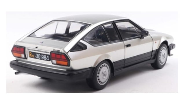 新品 S1802307 SOLIDO 1/18 アルファ ロメオ GTV6 1984 (シルバー