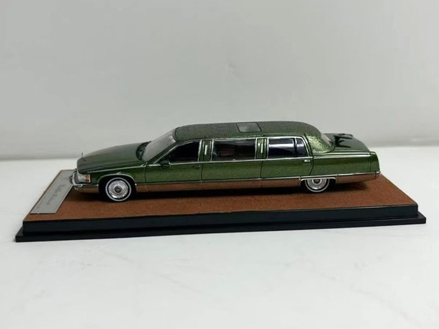 予約 XiaoGuang Model 1/64 キャデラック フリーウッド リムジン