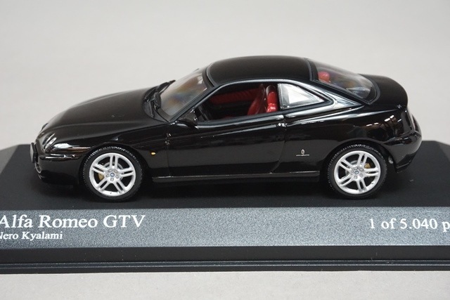1/43 ミニチャンプス 400120300 アルファロメオ GTV 2003 ブラック