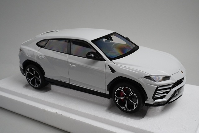 1/18 オートアート 79161 ランボルギーニ ウルス メタリックホワイト