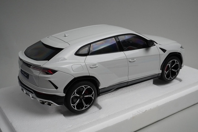 1/18 オートアート 79161 ランボルギーニ ウルス メタリックホワイト