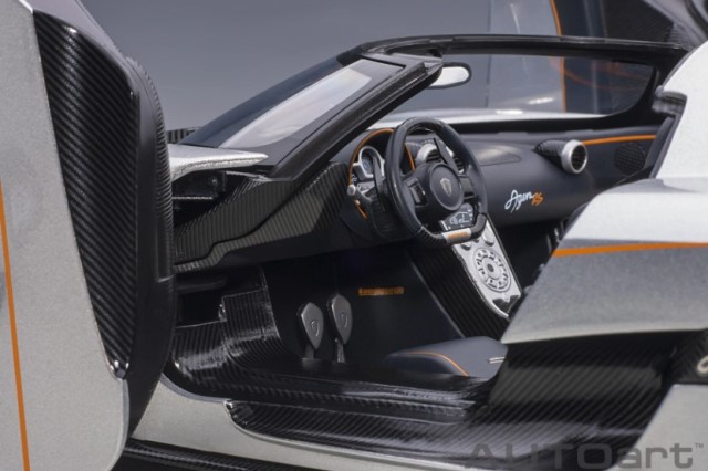 ���� 79024 �����ȥ����� 1/18 �����˥����� �������� RS �ʥ᥿��å�������С��������ܥ�֥�å��� 