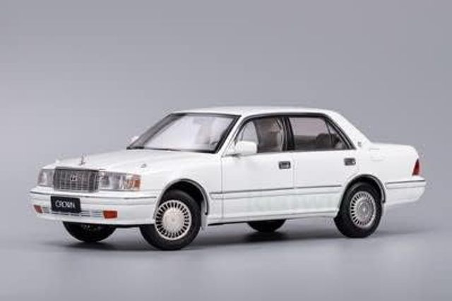 ��� KF027-2 KENGFai 1/18 �ȥ西 TOYOTA CROWN ���饦�� Pearl White LHD 