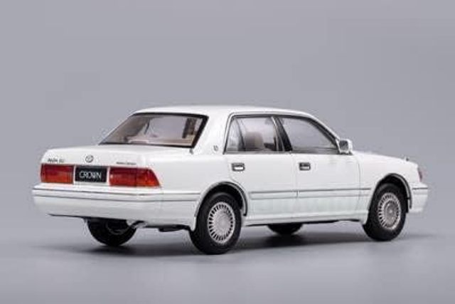 ��� KF027-2 KENGFai 1/18 �ȥ西 TOYOTA CROWN ���饦�� Pearl White LHD 