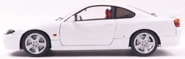 【未開封】ル・カレスモア　ホワイトスペシャル 予約 S1812201 SOLIDO 1/18 日産 シルビア S15 スペックR エアロ 1999
