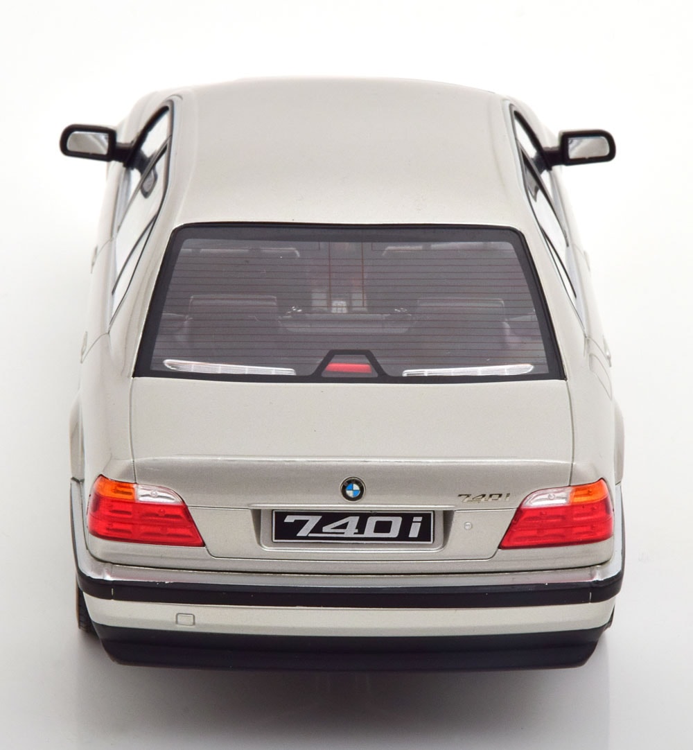  KKDC180365 KK scale 1/18 BMW 740i E38 1.series 1994 silver