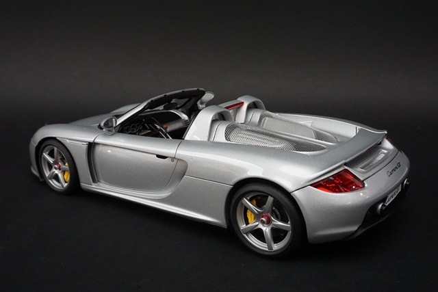 1/18 オートアート 78046 ポルシェ カレラ GT (シルバー/ブラック