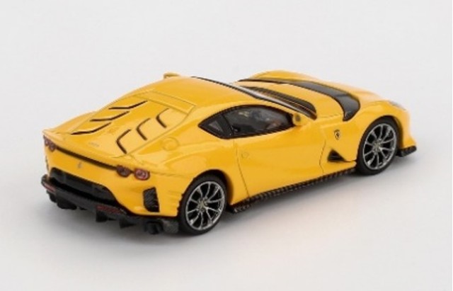 新品 BBRFER64008 BBR 1/64 フェラーリ 812 コンペティション Giallo