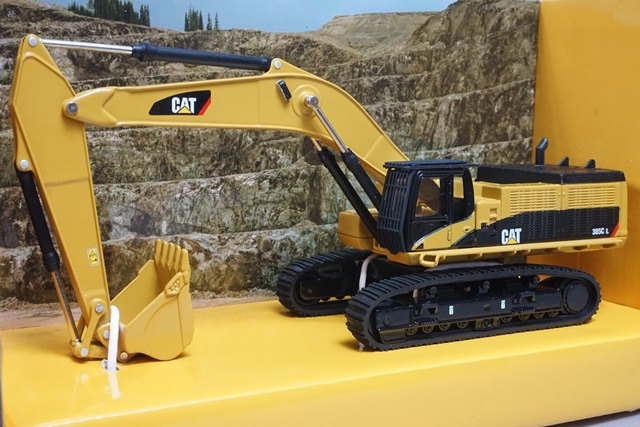 CAT308CR 1/50モデル（スチールケース入）おまけ付♪ Amazon | CAT Caterpillar 308 CR 次世代ミニ油圧ショベル 作業