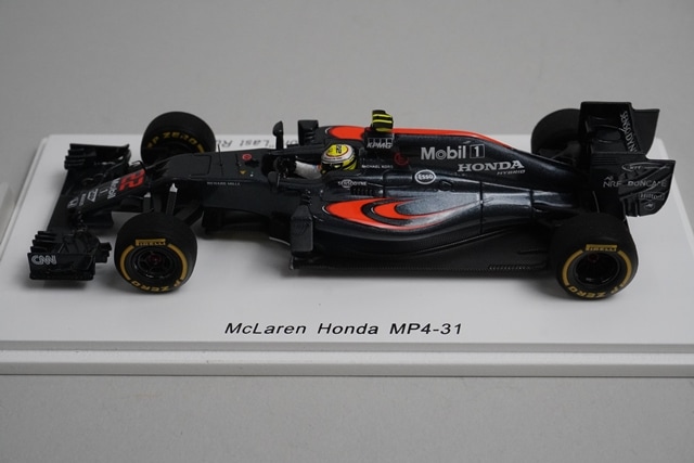 スパーク 1/43 McLaren MP4-31 S.バンドーン サイン入り 61YEtpP24dL._AC_SY200_QL15_.jpg