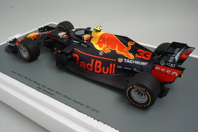 1/18 スパーク 18S352 アストンマーティン レッドブルレーシング タグ