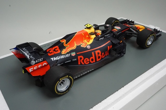 1/18 スパーク 18S352 アストンマーティン レッドブルレーシング タグ