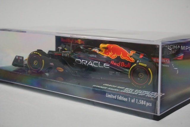 1/43 ミニチャンプス オラクル レッドブル フェルスタッペン