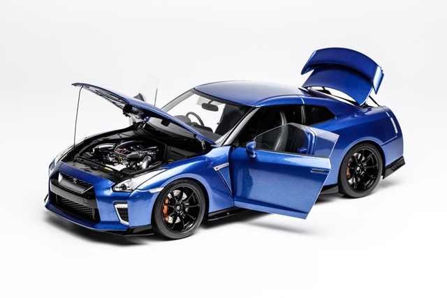 新品 M83504 モーターヘリックス 1/18 Nissan GT-R(R35) Track Edition