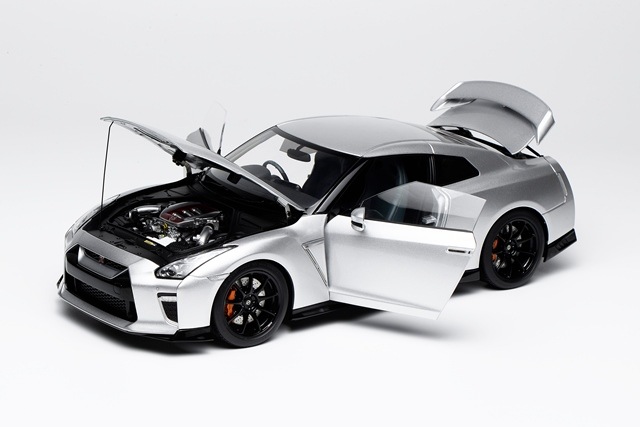 新品 M83505 モーターヘリックス 1/18 Nissan GT-R(R35) Track Edition