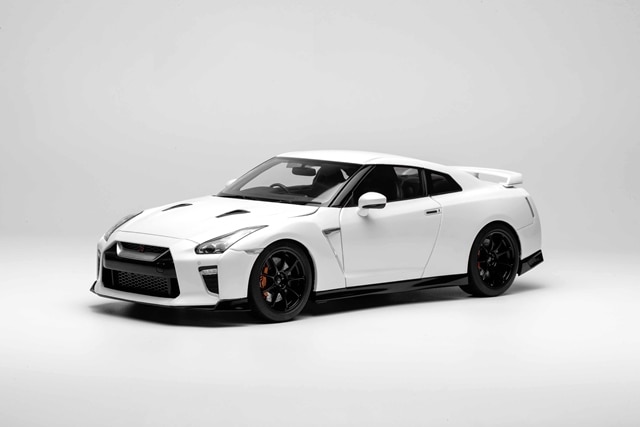 新品 M83506 モーターヘリックス 1/18 Nissan GT-R(R35) Track Edition