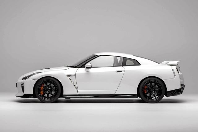 予約 M83506 モーターヘリックス 1/18 Nissan GT-R(R35) Track Edition