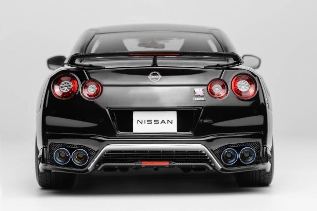 新品 M83519 モーターヘリックス 1/18 Nissan GT-R(R35) Track Edition