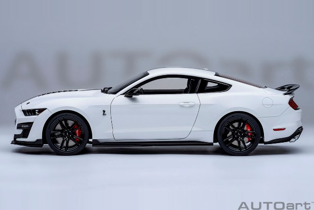 新品 73095 オートアート 1/18 フォード マスタング シェルビー GT500