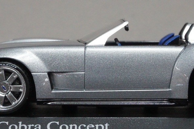 1/43 ミニチャンプス 400146430 フォード シェルビー コブラ