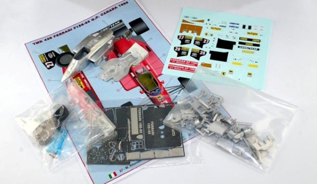 プラモデル  Ferrari     1/43 Amazon | ブラーゴ フェラーリ デイトナ SP3 ミニカー 1/43