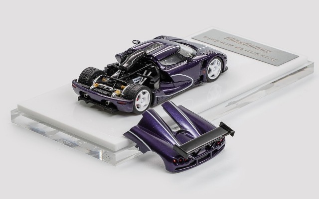 オートボッツモデルズ 1:64 ケーニグセグ CCGT エンジンフード開閉 新品 Autobots model 1/64 ケーニグセグ Koenigsegg CCGT Orange