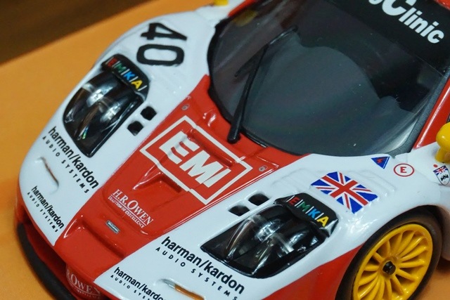 1/43 ミニチャンプス 533184340 マクラーレン F1 GTR ガルフ