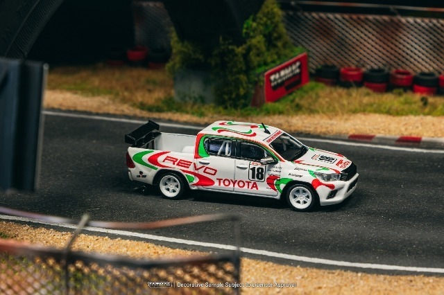 予約 T64-041-WH2 Tarmac Works 1/64 トヨタ Toyota Hilux White